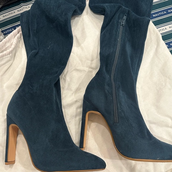 Boots - Picture 5 of 6